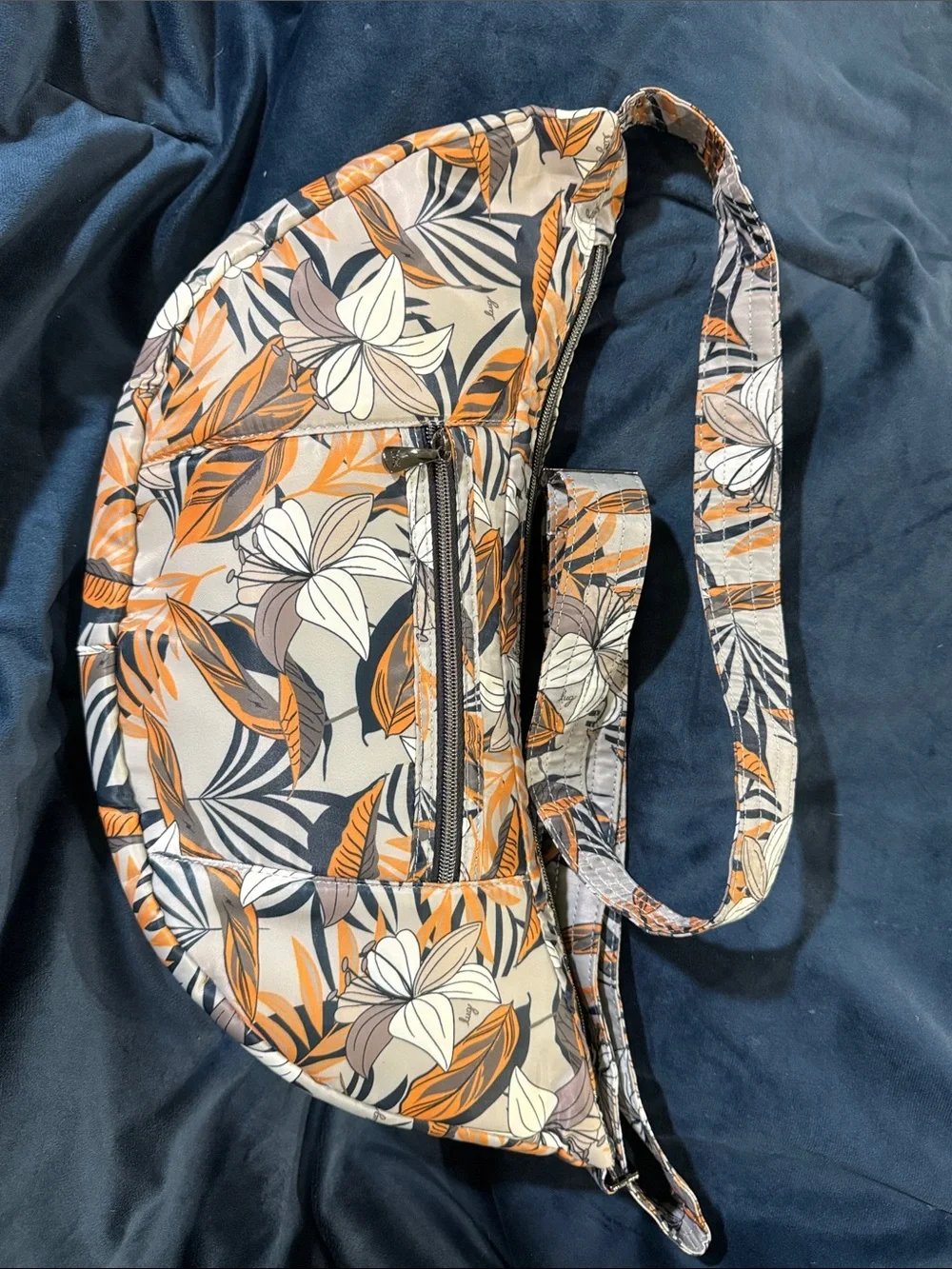 Lug boomerang Crossbody organizing handbag
